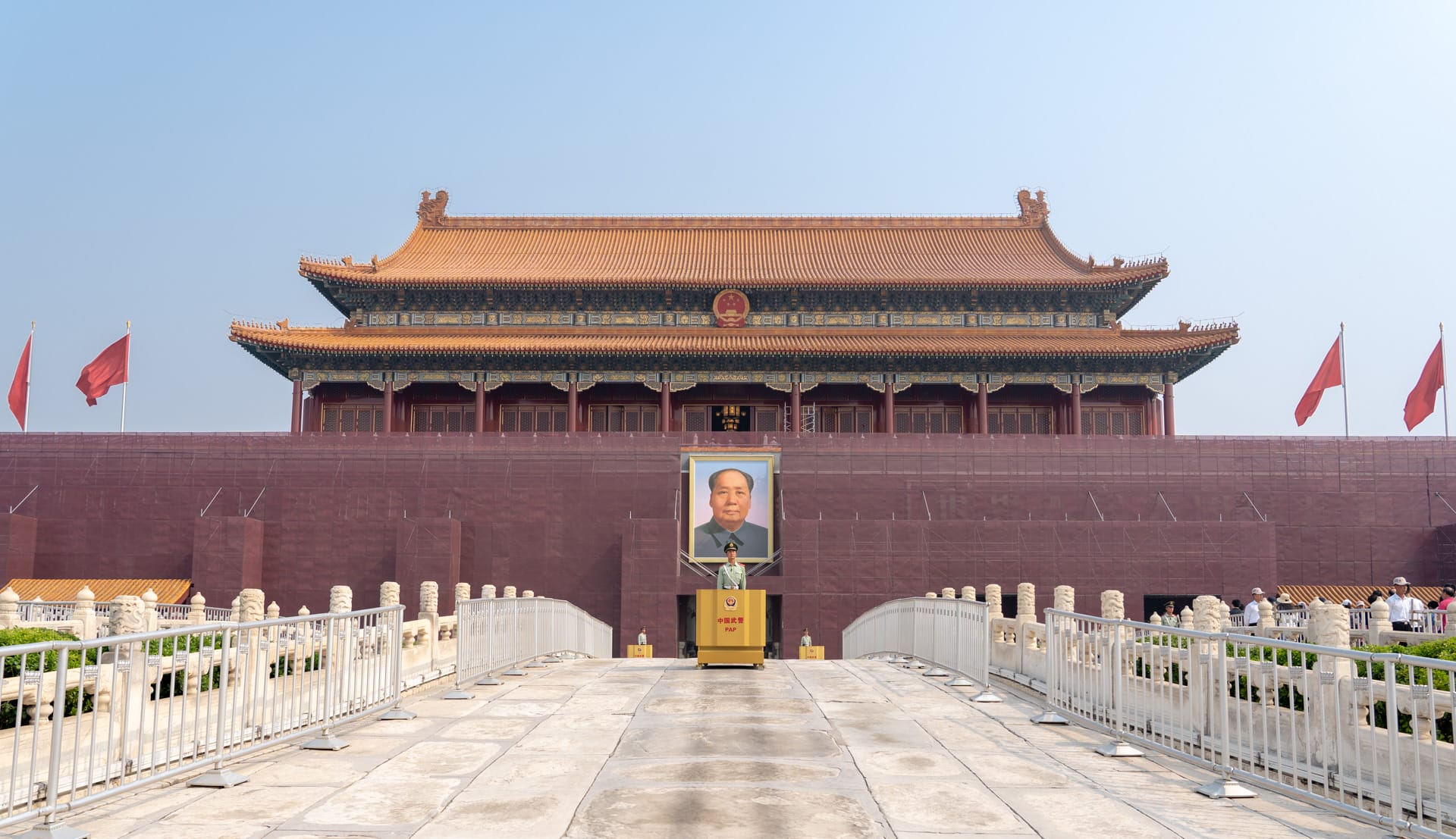天安门,故宫称端门,这时正处淡季,在做大范围维修