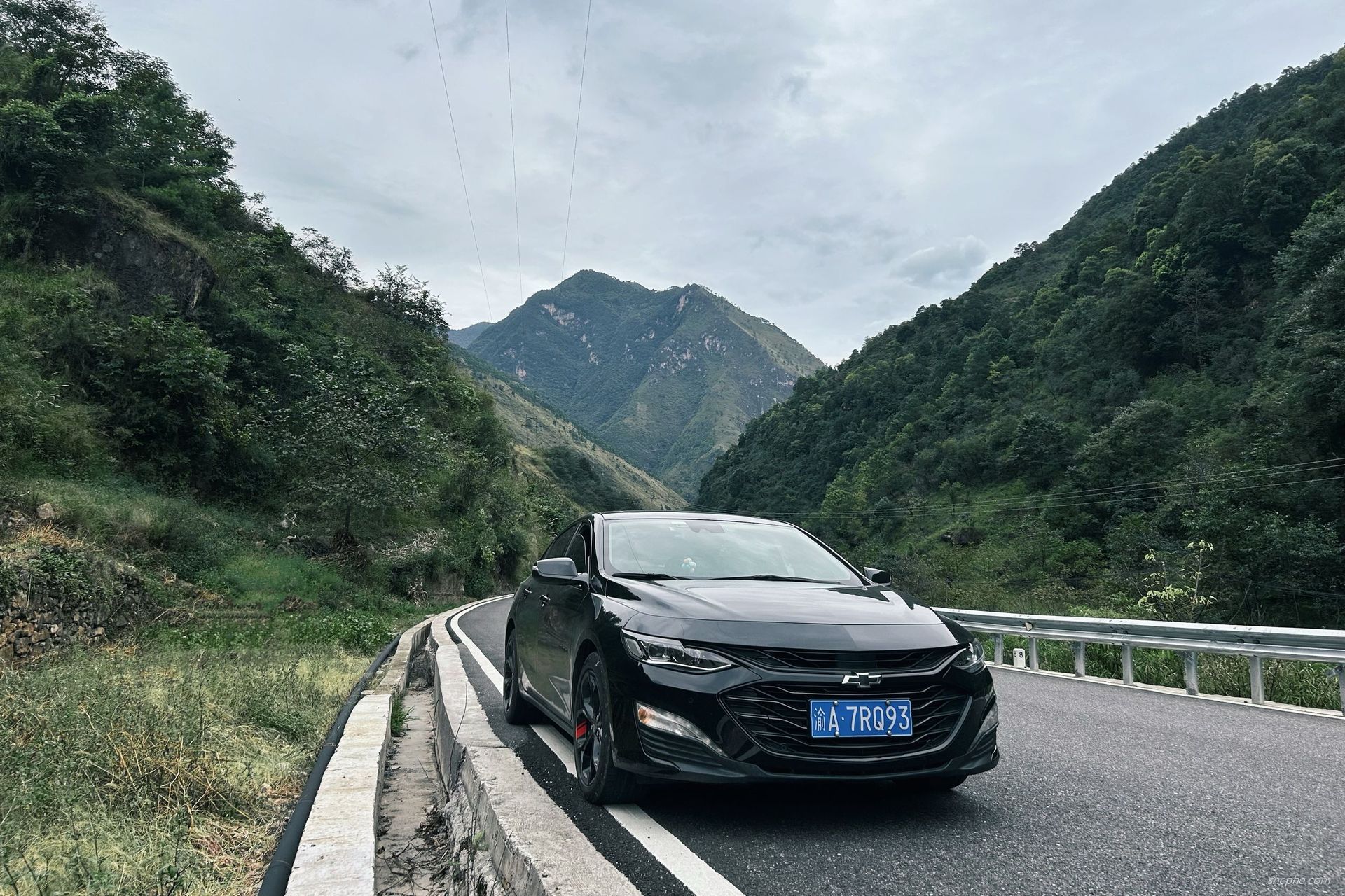 石甘公路最美的一段路,夏季特别适合露营(海拔2k左右,有河流草场)