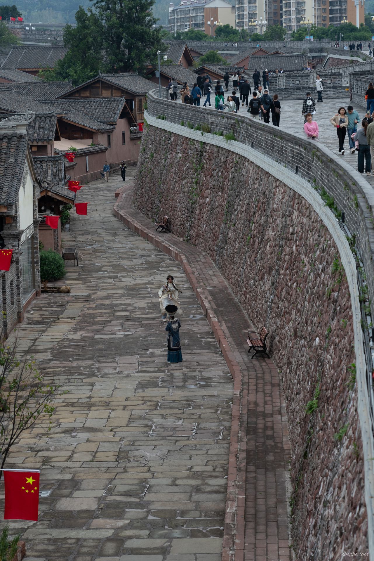 建昌古城上百年,嵌入城墙的黄桷树一定要打卡